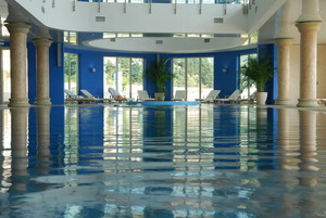 Крытый бассейн