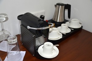 уголок чай/кофе с кофеваркой (Studios&Suites)