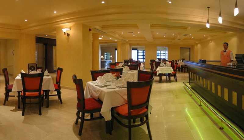 Ресторан в Le Consul 4*