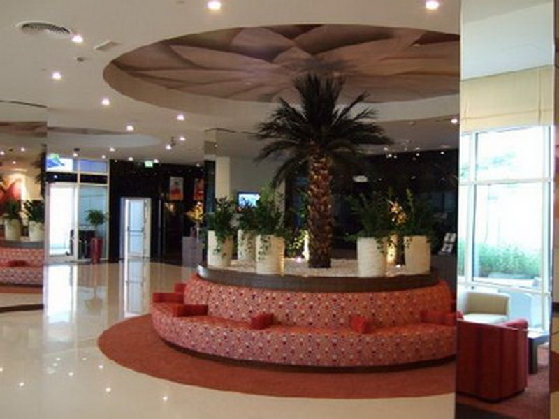 Холл Ibis Al Barsha