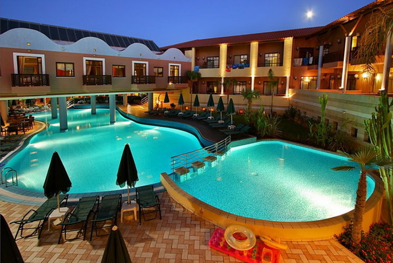 бассейн отеля Porto Platanias Beach Resort