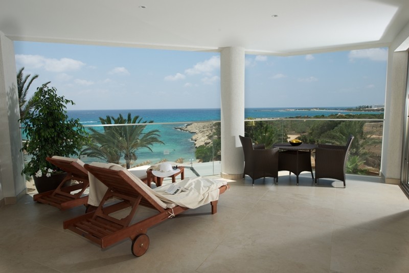 Deluxe Wing Adults Only - Super Deluxe Beach Front Room - Balcony