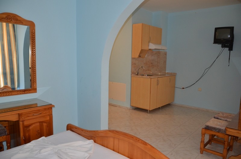 Studio With Kitchen