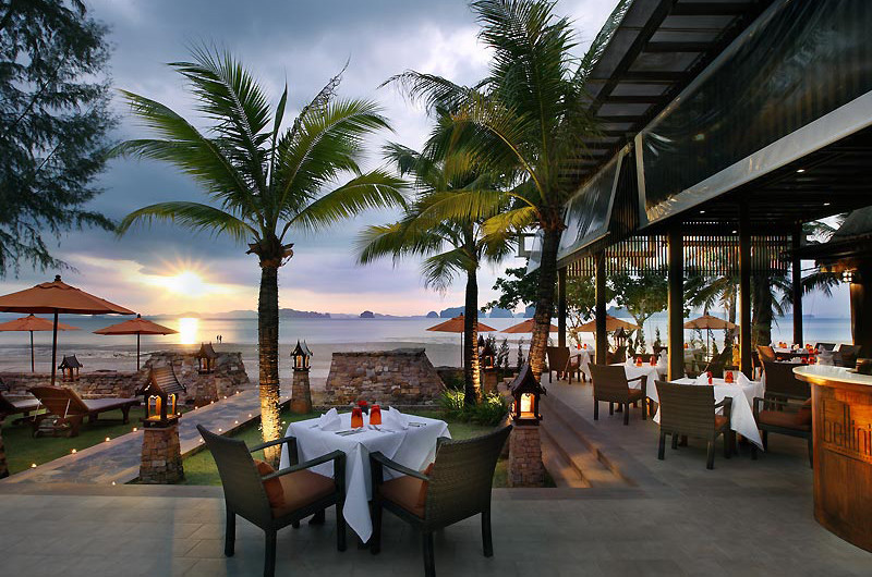 Restaurants & Bars
