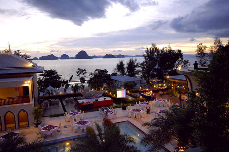 Sumptuous seafood and beachfront views to savour