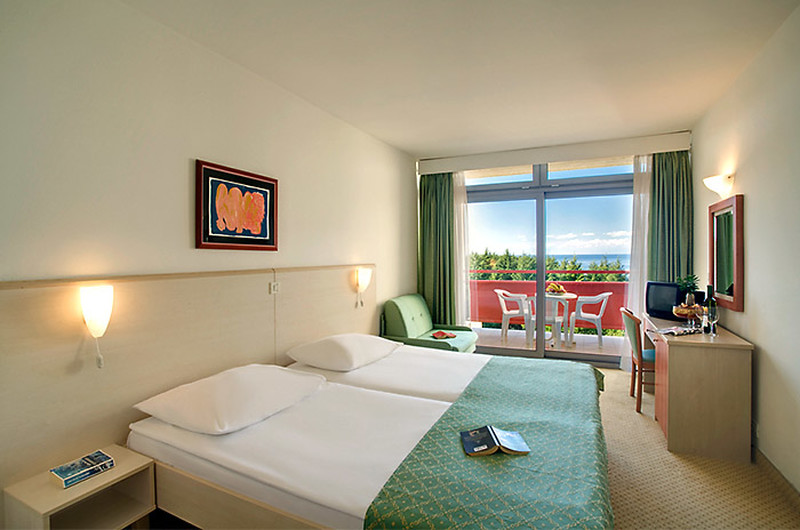 Ttwin Room Sofa Sea View