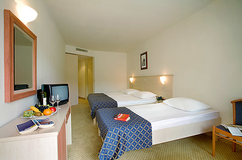 Ttwin Room Sofa Sea View