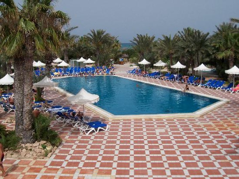 Открытый бассейн в Coralia Club Djerba Palm Beach 4*