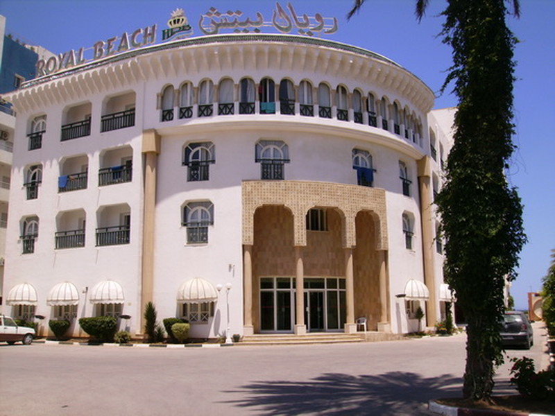 Вход в отель Royal Beach 3*