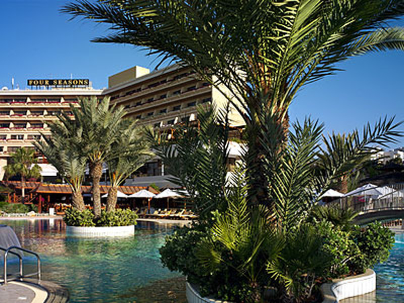 Вид на отель Four Seasons Кипр