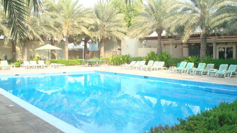 Бассейн отеля Coral Beach Sharjah