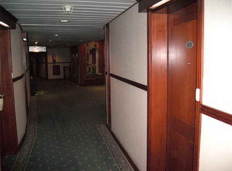 Коридор отеля Sharjah Grand