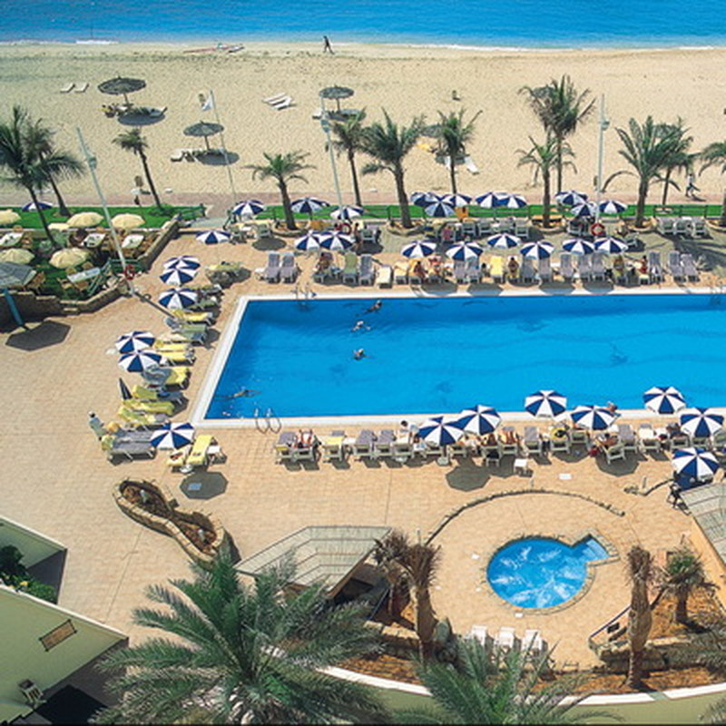 Бассейн отеля Sharjah Grand