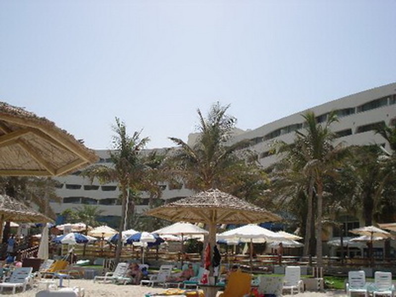 Территория отеля Sharjah Grand