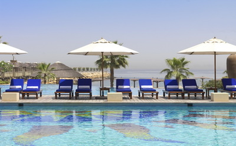 Бассейн отеля Radisson Blu Sharjah 5*