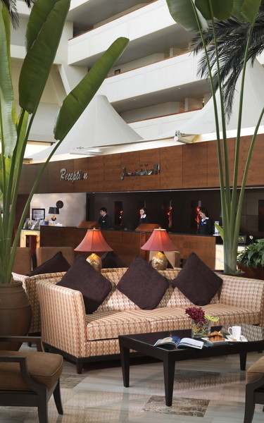 Reception отеля рэдиссон Блу Шарджа