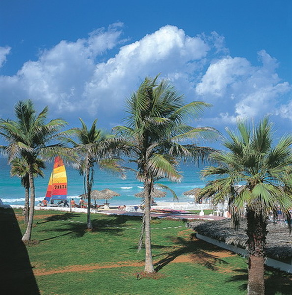 Территория отеля Lou Lou`a Beach