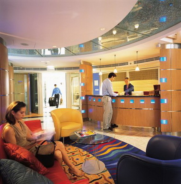 Холл отеля Jumeirah Beach