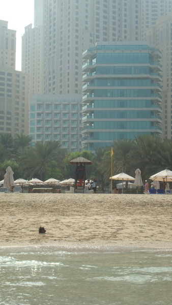 Вид на отель Hilton Dubai Jumeirah 5*