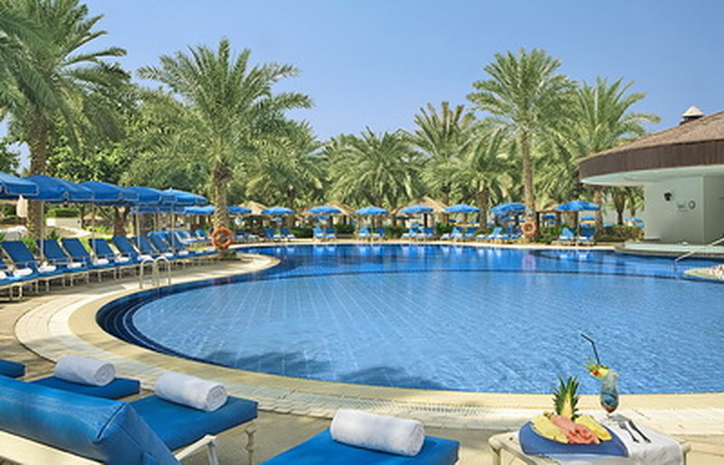 Бассейн отеля Sheraton