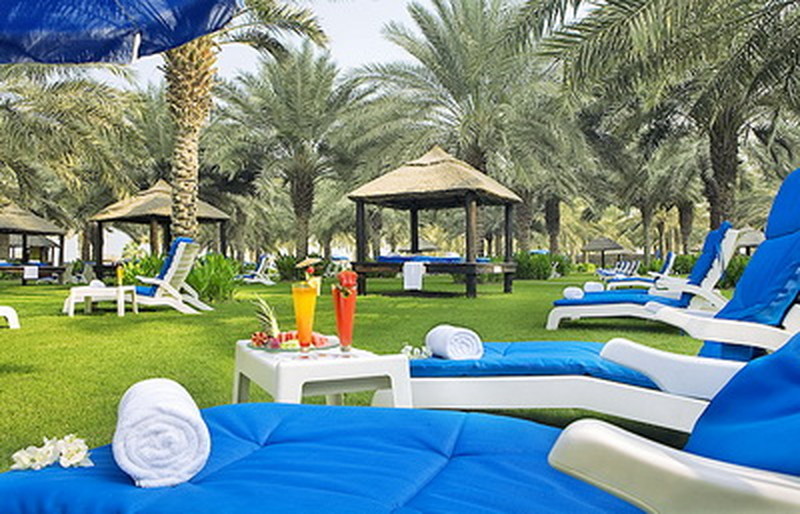 Территория отеля Sheraton Jumeirah