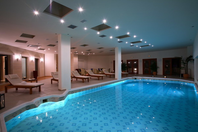 Внутренний бассейн в SPA-центре