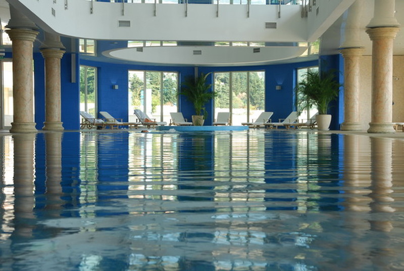 Крытый бассейн