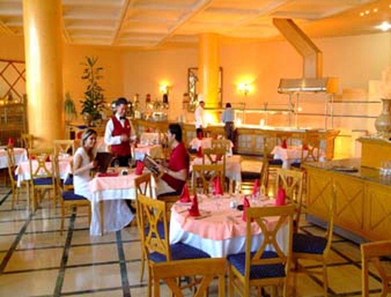 Ресторан в Ramada Plaza 5*