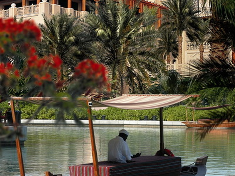 Территория отеля Madinat Al Qasr