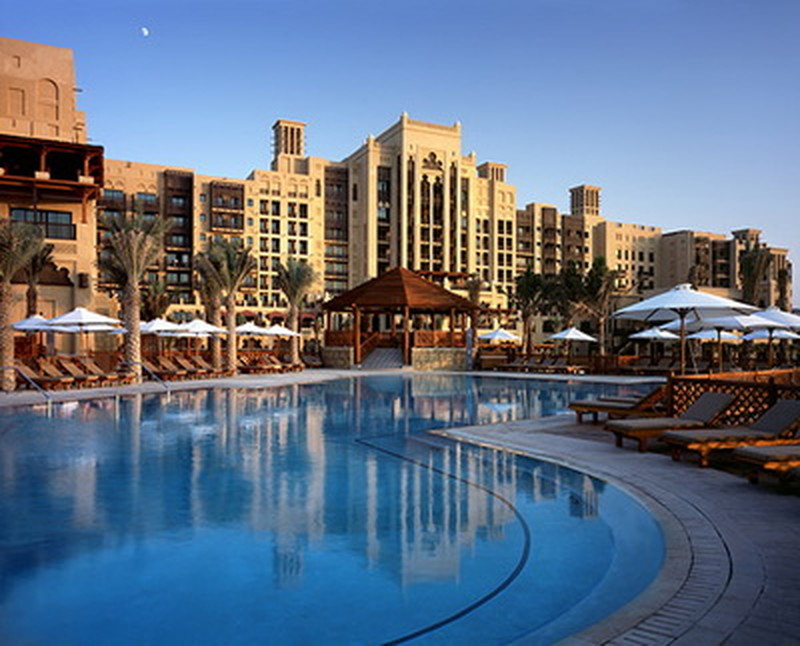 Территория отеля MIna Salam Madinat