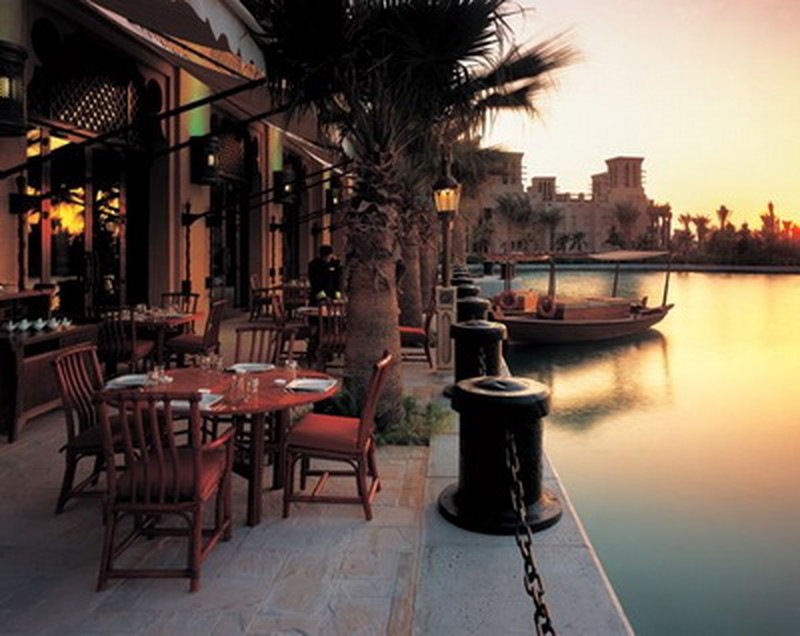 Территория отеля MIna Salam Madinat