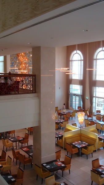 Холл отеля Westin Dubai