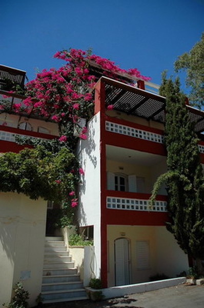 корпус отеля Troulis Apartments 