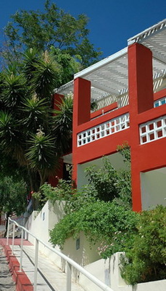 корпус отеля Troulis Apartments 