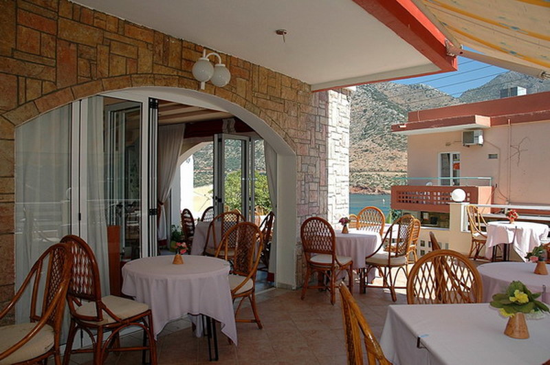ресторан  отеля Troulis Apartments 