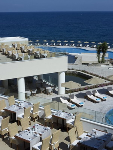 территория отеля SENSIMAR Royal Blue Resort & SPA