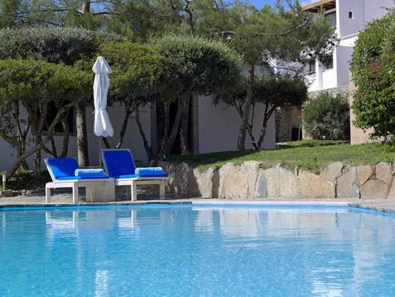 бассейн  отеля St Nicolas Bay Resort Hotel & Villas 