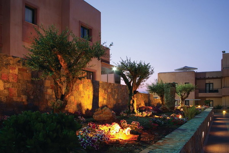 территория отеля AQUIS Vasia Beach & Spa 