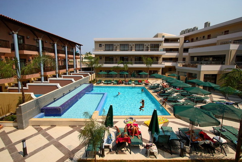бассейн отеля Porto Platanias Beach Resort