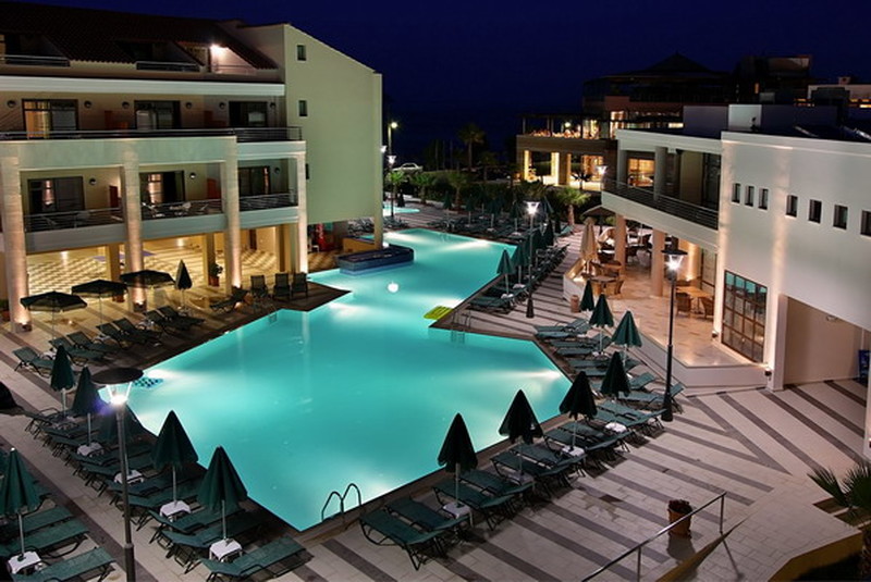 бассейн отеля Porto Platanias Beach Resort