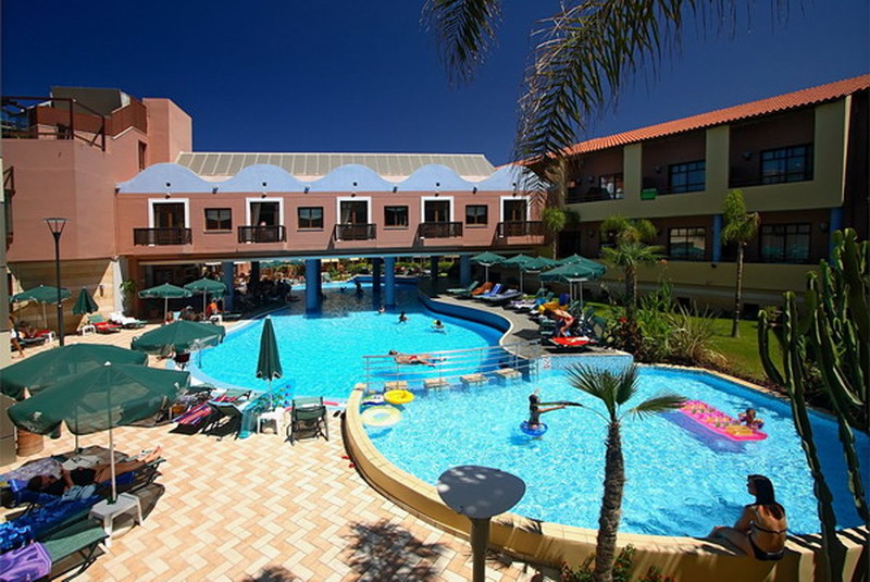 бассейн отеля Porto Platanias Beach Resort