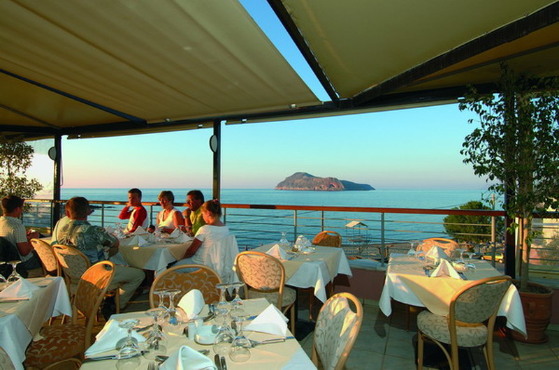 ресторан отеля Porto Platanias Beach Resort
