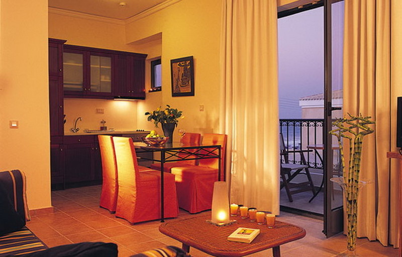 Bedroom Apartment, lounges and dining area