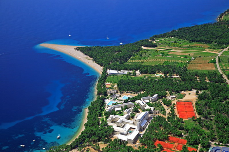 Вид на отель и территорию сверху