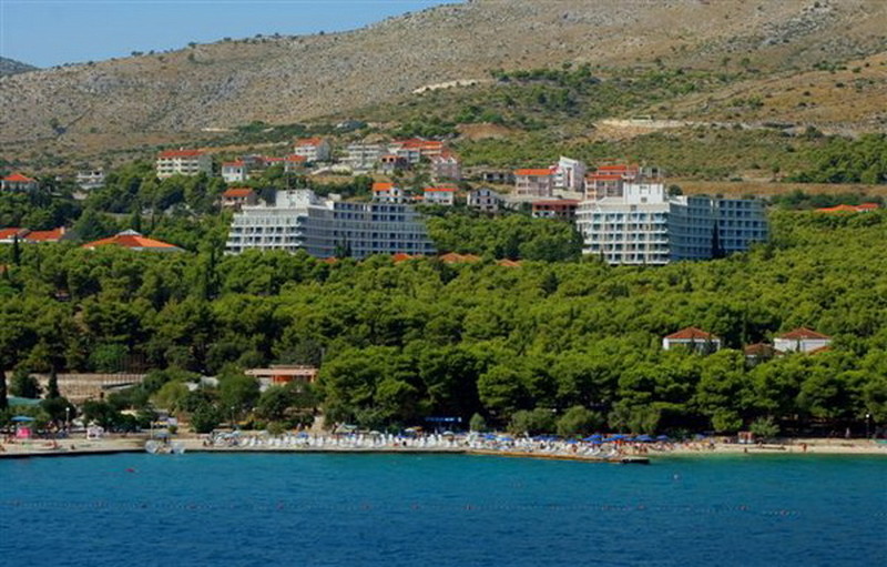 Вид на отель со стороны моря