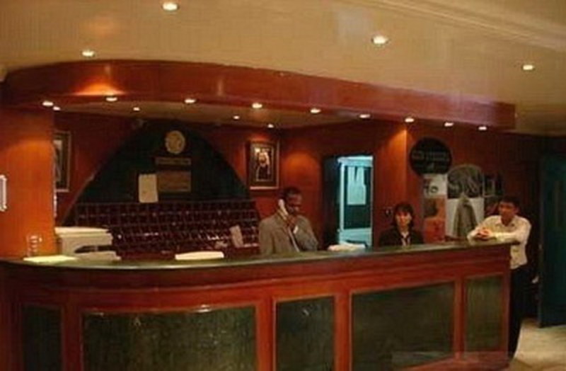 Ресепция отеля Rush Inn