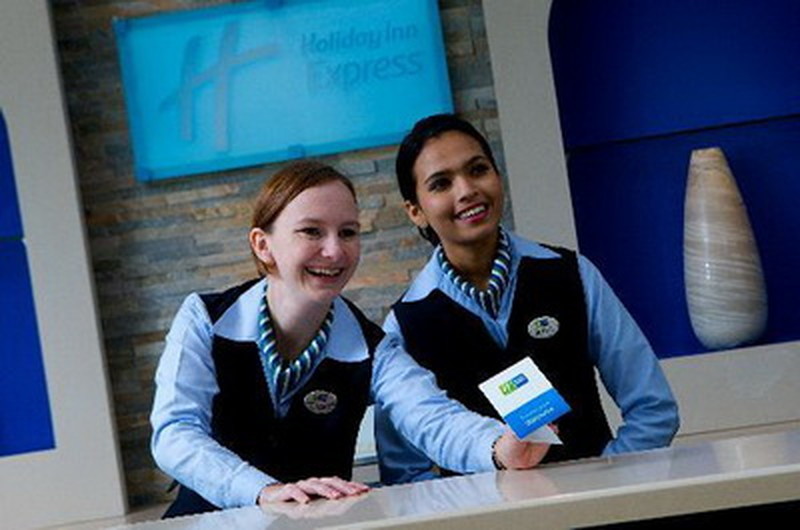 2* Holiday Inn Express Airport