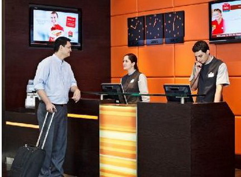 Ресепция отеля Ibis Al Rigga 2*