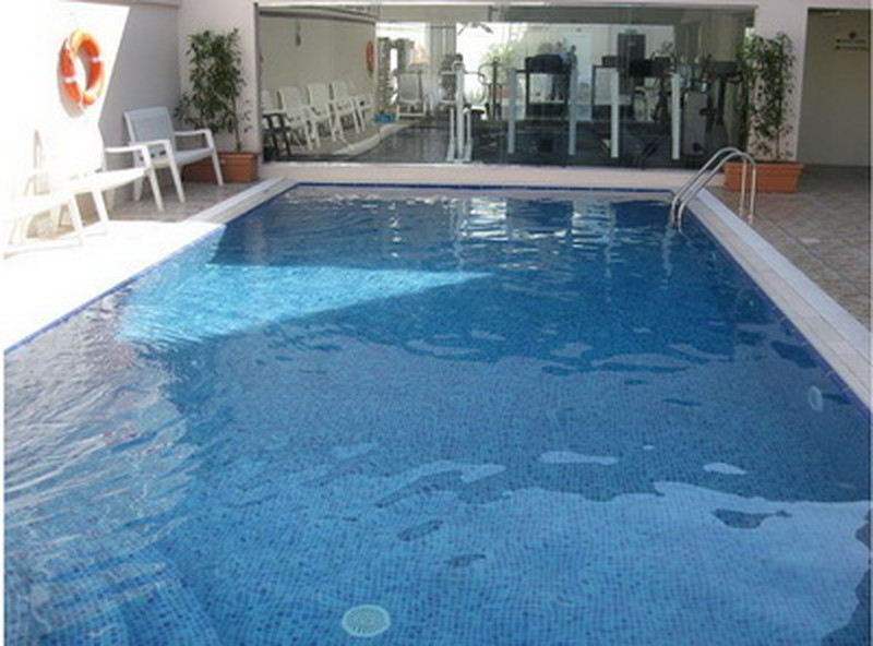 Бассейн отеля Regent Beach Dubai 