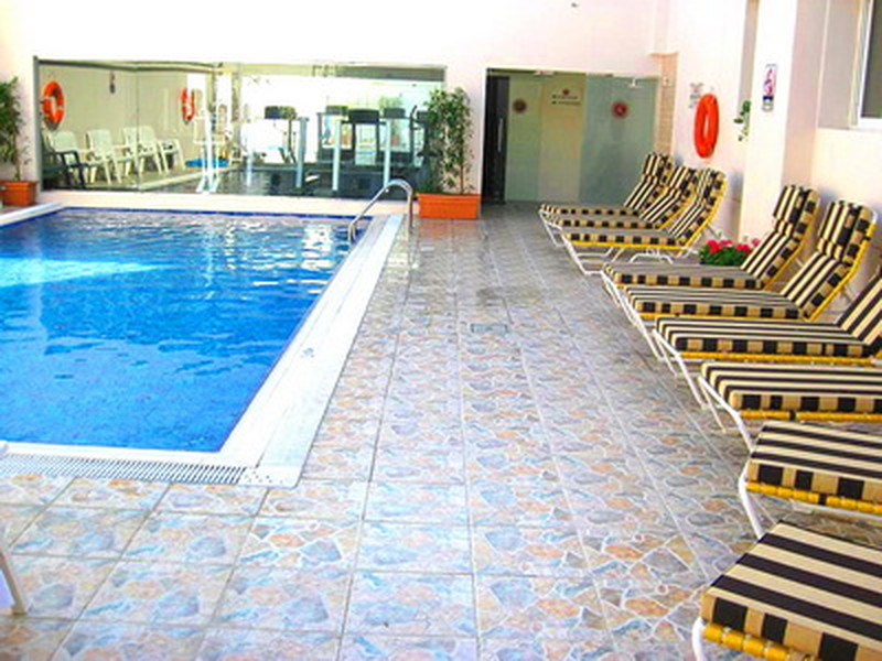 Бассейн отеля Regent Beach Dubai 3*
